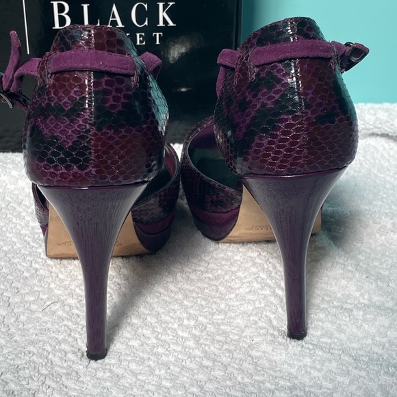 White House Black Market size 7.5 heels. - Picture 7 of 7